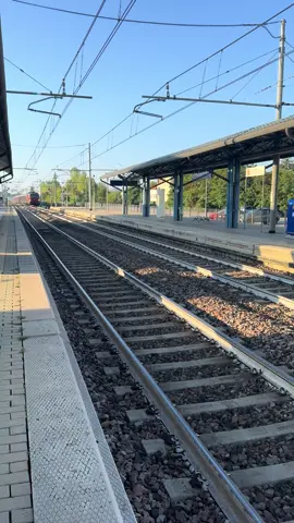 E193.050 in testa al Railjet 88 Bologna Centrale- Monaco in transito a San Felice Sul Panaro #station#truckswibes#travel#trenitalia#frecciarossa