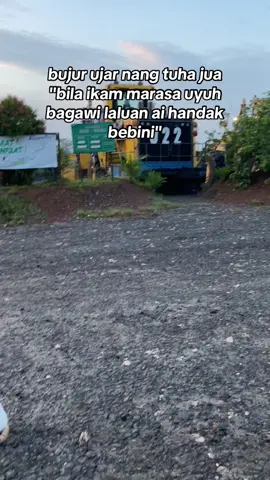Kawakah jer mainjam bahu pian satumat ding, rasa uyuh banar sudah aa bagawi kada siapa jua di ongkosi🤣😂 #banjar #papadahanbanjar #katakatabanajar #bahasabanjar #banjarbanar #fy #fyp 