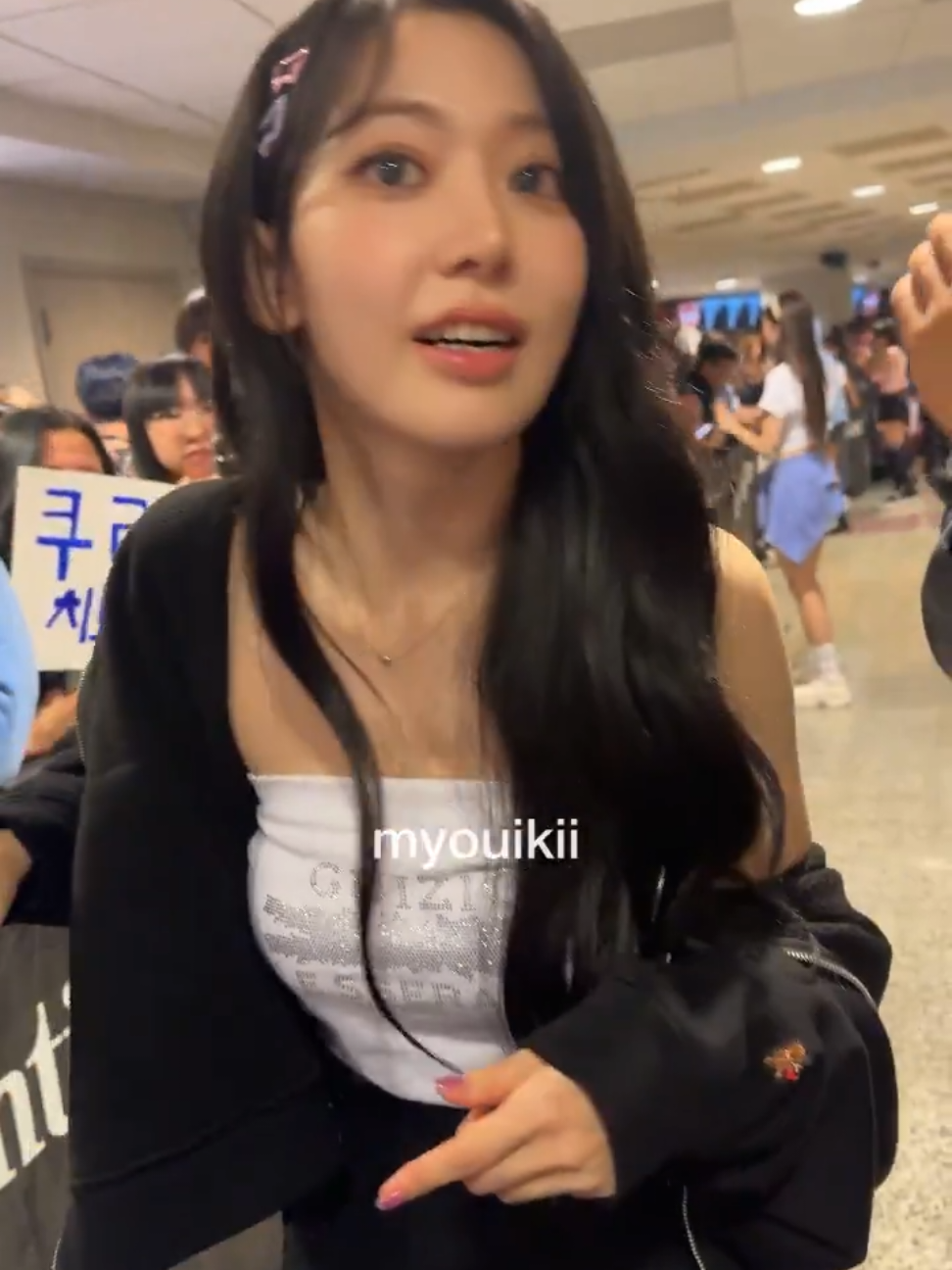 the bye,bye 😭, so cute #lesserafim #sakura #EASY_CRAZY_HOT_IN_NEWARK #fyp  cre. myouikii