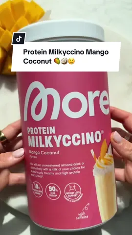 Koffein ohne Kaffeegeschmack und dafür einen tropischen Mango Coconut  Taste! 🥥🥭 Diesen Sonntag - 11 Uhr 🕚 mit „VANESSA“ max. sparen 🤤 #morenutrition #proteinshake #milkyccino #proteine 