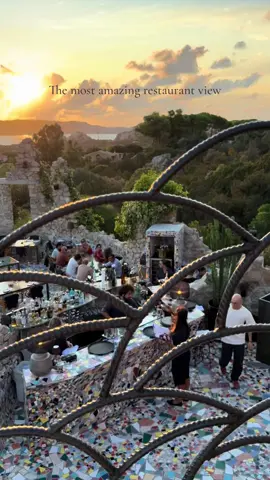 This restaurant had me in a chokehold x #sardinia #portocervo #restaurant 