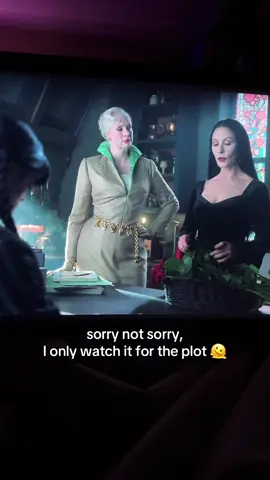 ig this is a family thing #wednesdaynetflix #larissaweems #wednesdayaddams #gwendolinechristie #morticiaaddams 