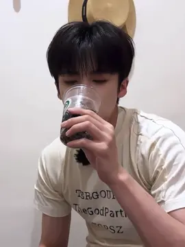 Xin chào đây là An An khi được uống coca cola đá #dieman #yanan #闫桉 #phienchonhiemmau #灿烂的市集 