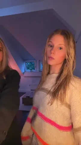 Sie sperrt mich ein😪