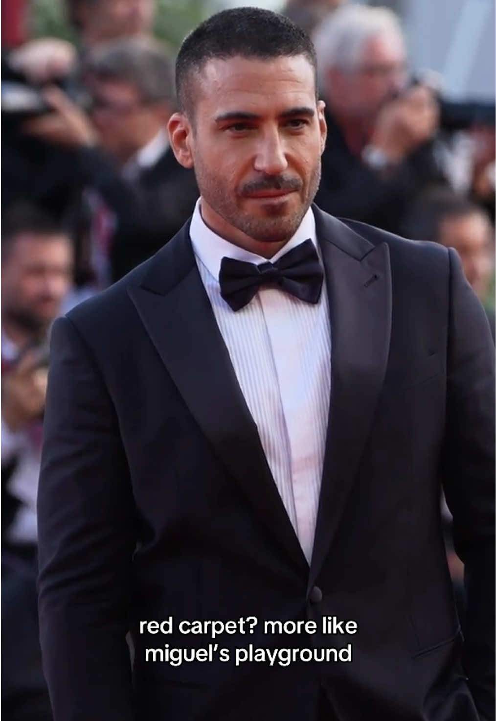 Carpet’s red, suit’s black, scent’s ACQUA DI GIÒ. @Miguel Ángel  #Armanibeauty #VeniceFilmFestival #miguelangelsilvestre 