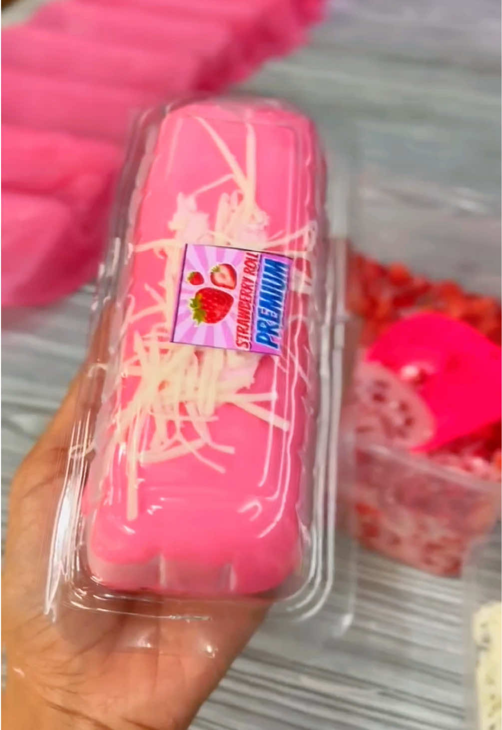 HARGA ECER, RESELLER, AGEN  Beda polll ya kak 💖 #xyzabc #fyp #strawberryroll #abcxyz #jajantiktok 