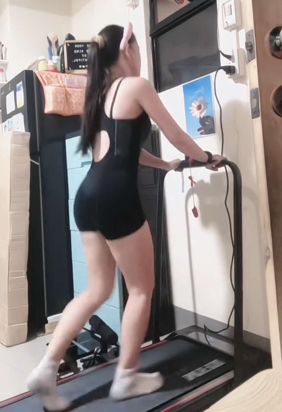 Day 1 using treadmill #cardio #StressRelief #creatorsearchinsights 