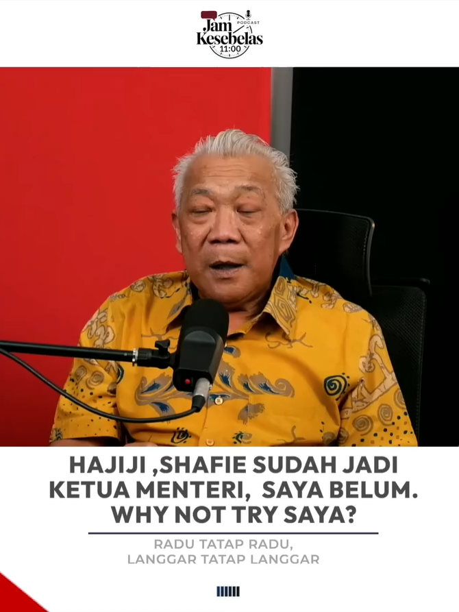 “Hajiji sudah jadi ketua menteri. Shafie sudah jadi ketua menteri. Saya belum. Why not try saya? Biar saya ubah masa depan rakyat Sabah.” – DSP Bung Moktar Radin Dalam episod khas #JamKesebelas, Bung Moktar Radin tampil dengan kenyataan berani mengenai aspirasi politiknya dan masa depan Sabah. Dengar penuh di podcast kami : JK11 E08 : Radu Tatap Radu, Langgar Tatap Langgar https://www.facebook.com/JamKesebelas/videos/1847873132750005 #BungMoktarRadin #JamKesebelas #PolitikSabah #UMNOSabah #KetuaMenteri #SabahMajuJaya