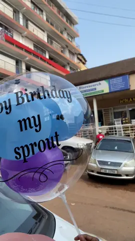 At only 80k get your self a balloon and a bouquet of flowers 🌹💯#floraldesign #lovelunguage #babyshower 