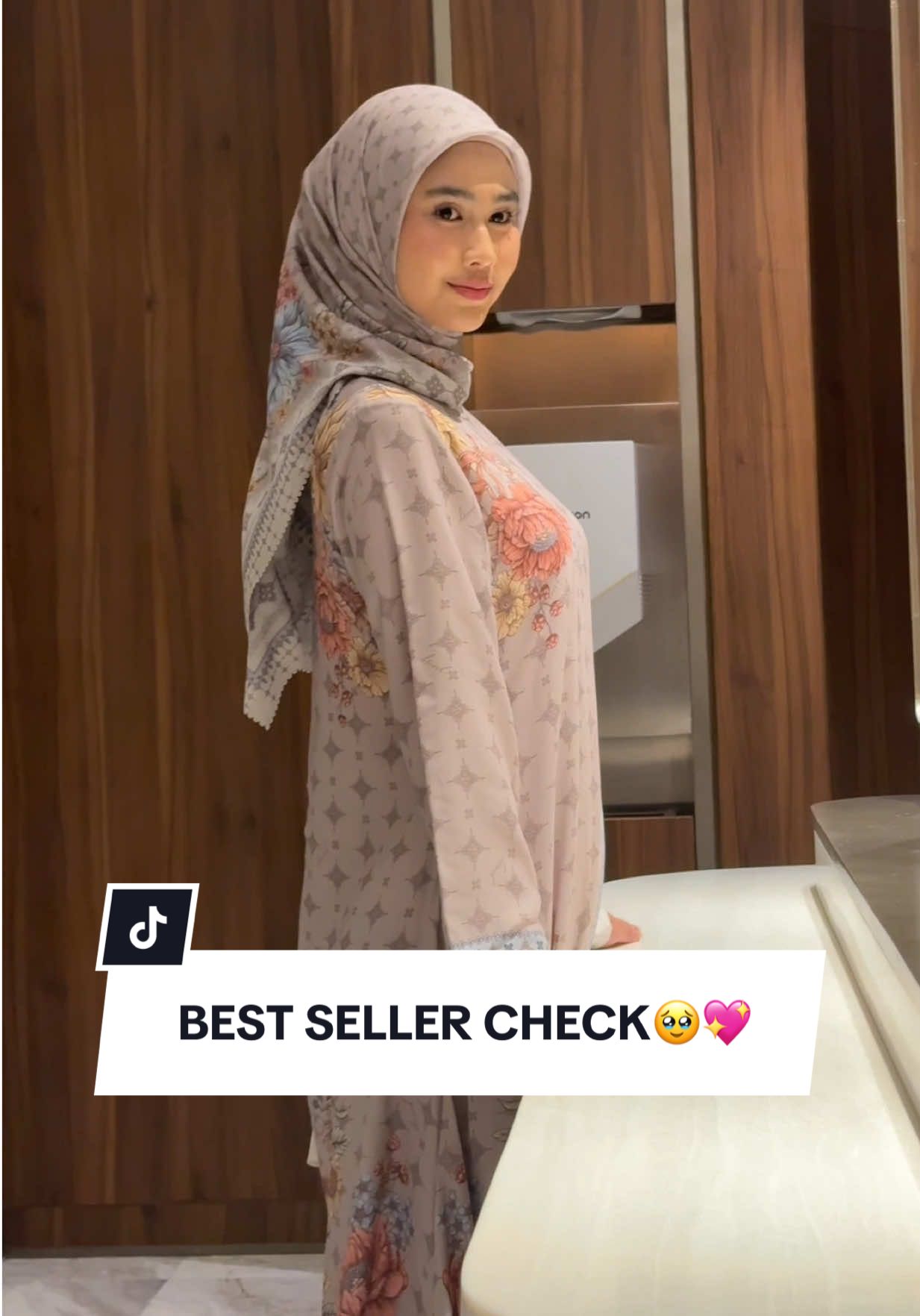 Salfok dressnyaa masih ready yaa, digercepin sebelum sold 💕🦋 #fashion #promoseruweekend #fyppppppppppppppppppppppp #rekomendasioutfit #ootdinspo 
