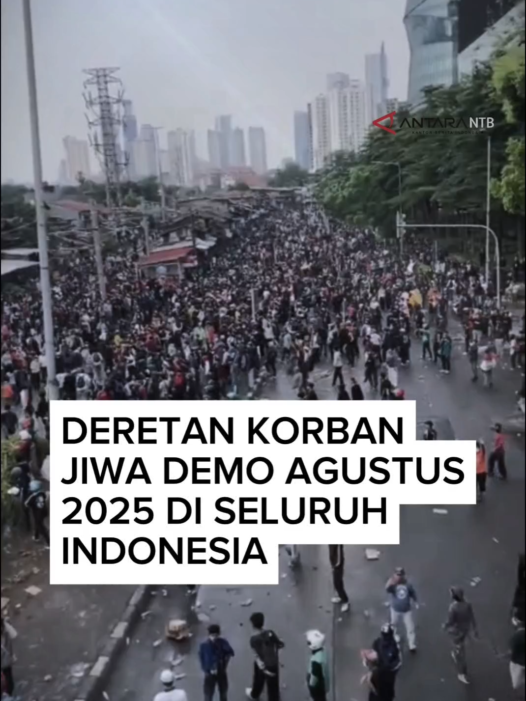 Usai merayakan Hari Kemerdekaan yang ke 80 tahun, Republik Indonesia mengalami salah satu tragedi yang tak akan pernah dilupakan oleh sebagian besar masyarakat. Bukan tragedi 98, melainkan tragedi Domo Agustus 2025. Editor video & Voice: Inggit Suciati Data: Indah Aizah Putri Awalia, Intan Nuraeni, Marzuki Hidayatullah, Widiya putri Ayunda, Abdurrahman, Karina Ismatul Qolby #demoAgustus2025#demo2025#demomahasiswa#antaranewsntb #antaranews #demomahasiswa #lombok #lombokvirall #lombokvirall🌴🌴 #virallombok #fyp