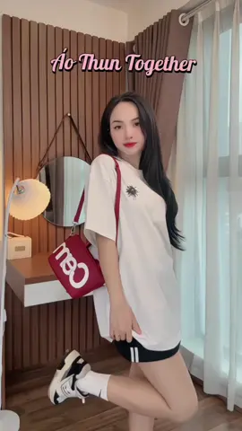 Áo Thun đơn giản dễ phối đồ nè. Nam nữ đều ok nên có thể mặc đôi nhen