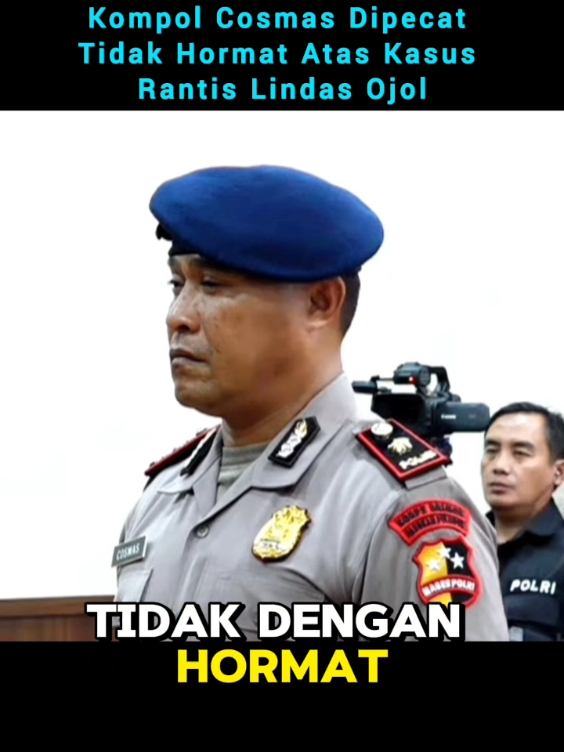 Patrolmedia, Jakarta – Kompol Cosmas Kaju Gae mendapat sanksi pemberhentian tidak dengan hormat (PTDH). Kompol Cosmas dipecat lantaran terbukti gagal bekerja profesional. Kompol Cosmas selalu Komandan Batalyon A Resimen 4 Korbrimob Polri, saat itu bertugas memimpin pengamanan aksi unjuk rasa. Komisioner Kompolnas (Komisi Kepolisian Nasional) M Choirul Anam mengungkap fakta baru kasus kematian driver ojol Affan Kurniawan yang dilindas kendaraan taktis (rantis) Brimob saat demo ricuh DPR pada Agustus lalu. Ia menyebut seluruh pembicaraan dalam rantis saat insiden maut itu kini sudah dibuka di hadapan Majelis Sidang Komisi Kode Etik Profesi (KKEP) Polri. #demodpr #mahasiswa #buruh #kepri #batam 