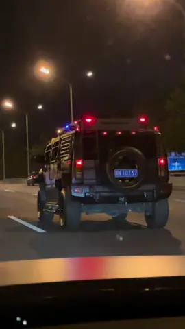 It’s the brightest on the road.  Welcome to 🌍Global sales#hummer #hummerh2 