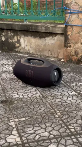 Hàng nóng của hãng đến tay phải mang ra nghịch ngợm ngay 😁😁 #jbl #bombox #jblspeaker #bluetoothspeaker 