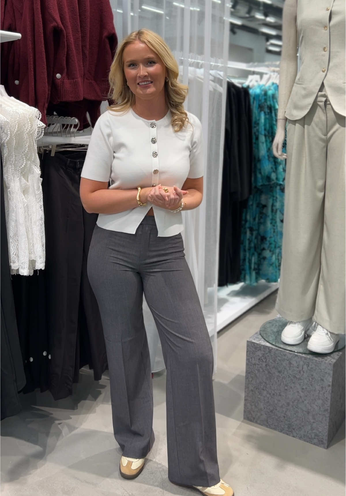 Byxorna som springer ur butik just nu!! 🤩🤩🤩 #fyp #foruyou #fyppppppppppppppppppppppp #fördig @Kongahallacenter @VERO MODA 
