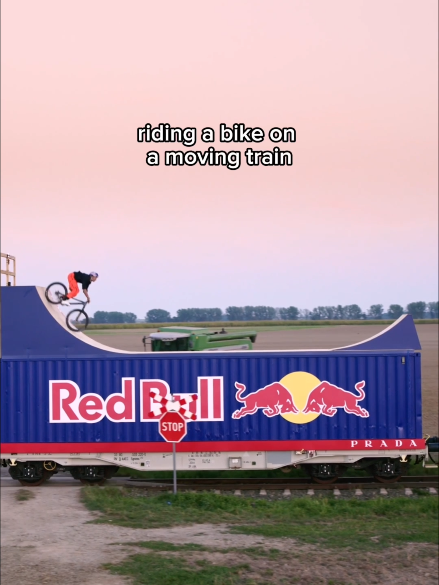 mind the gap, land the line ✨ 🚲: @davidgodziek 🤝: @prada #redbull #givesyouwiiings #energydrink #mtb #bike #train #worldfirst