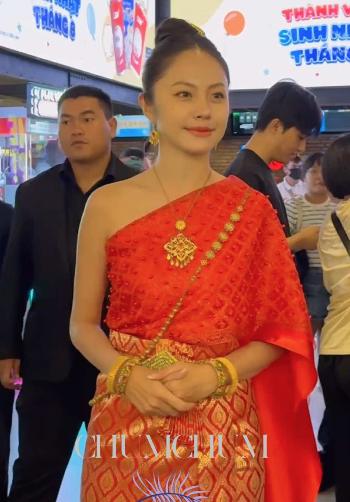Rima Thanh Vy giao diện nào cũng xinh. 2 lần xuất hiện với 2 giao diện đối lập nhau ở buổi ra mắt phim Cô Dâu Ma #ChumChum #BiMatVbiz #codauma #codaumabychumchum #rimathanhvy 