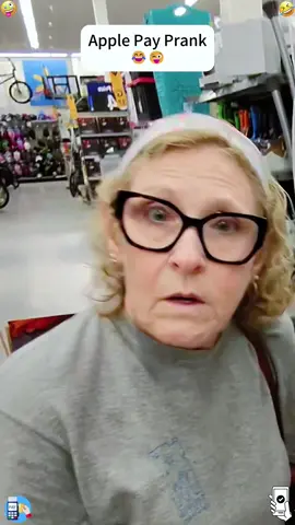 Apple Pay Joke #applepay  #foryou #prank  #funny #funnyvideos #fyp #usa 