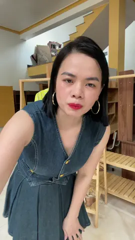 Kệ gỗ chữ A vừa để đồ vừa treo được quần áo ! Có 80p và 1 m , có 1 tầng và 2 tầng 