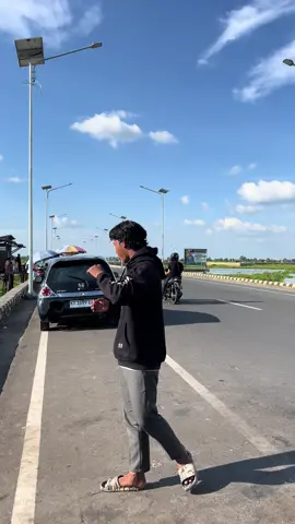 Coba tebak ulun di mana ngini 
