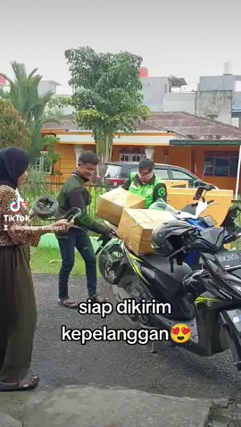 Hari ini konsumen kita yang belanja dari tim gojek guys.. Kenli Chemical Jaya Wa: 0813.7192.8090 #tokobahansabunmurah #tokokimiamedan #tokokimiatebing #tokokimiasiantar #tokokimiapekanbaru 