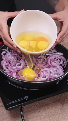 Eier mit Zwiebeln und jetzt vom Ergebnis überrascht sein#EasyRecipe #kochen #Food #eier 
