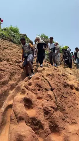 ለችግራችን ብቻ ስንጠራዉ ያልታዘበን መድሀኒአለም ይመስገን #ኦርቶዶክስ⛪ተዋህዶ⛪ለዘለዓለም🙏ትኑር🙏 #ገዳማት #ሀብተማርያም #ደብረሊባኖስ #mezmur 
