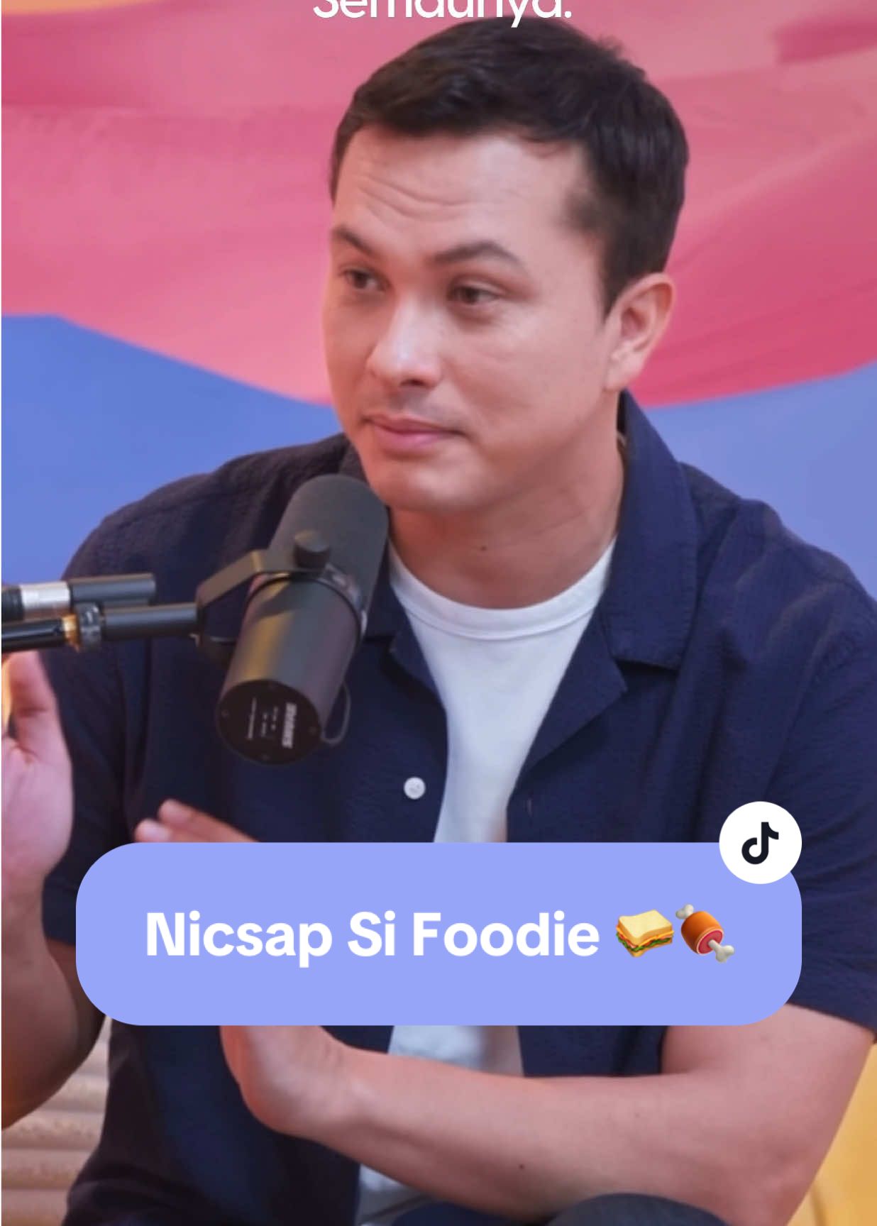 Rekomendasi comfort food di Jakarta dari seorang foodie yang tak lain tak bukan, Nicholas Saputra 👋🏻 Pada tau nggak, ternyata Nicsap sangat passionate dengan makanan? 🌭🍗🥓 Simak obrolan selengkapnya di Ngobrol Sore Semaunya Episode 198 hanya di YouTube CXO Media! 🎥✨   #ngobrolsoresemaunya #siaranditiktok #nicholassaputra #kulinerjakarta #ayamgorengrempah 