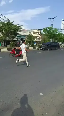 Laka R4 Vs R2 