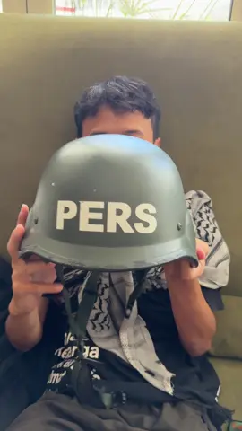 Nanya semua perasaan temen-temen yang akan naik boat, please untuk mengawal mereka semua. Gw yakin semua yang mereka ucapkan murni dari hati meski sebenarnya setiap orang normal untuk merasakan kegelisahan dalam misi ini. Blokade gaza harus dibuka..  semoga dimudahkan @sumudnusantaraofficial @igpcofficial @ogi_fathur_rahman @chikifawzi @wandahamidahbsa @new_risalahamar @fuadbakh23 @mukmin.rockman_