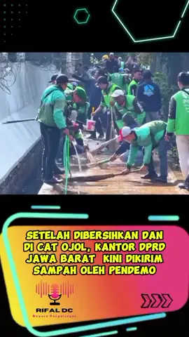 Lekas membaik Bandung, lekas membaik Jawa Barat, lekas membaik Indonesia ❤️‍🩹🥀 Puluhan orang berunjuk rasa di kantor DPRD Jabar, Jalan Diponegoro, Kota Bandung, Kamis (4/9). Mereka merupakan massa dari warga Kampung Kota Bandung, yang terdiri dari Forum Dago Melawan, Forum Tamansari Bersatu, Forum Sukahaji Melawan, Cipedes Melawan dan Rakyat Anti Penggusuran. Massa membawa sejumlah poster yang berisi sejumlah tuntutan di antaranya, memprotes tindakan aparat yang dinilai represif dan adanya patroli di Kota Bandung. Pada aksi kali ini, massa melakukan teatrikal dengan melempar beberapa bungkus plastik berisi sampah ke dalam Gedung DPRD Jabar. Pelemparan itu, merupakan bentuk kekecewaan massa atas apa yang terjadi saat ini di Indonesia. bantu follow akun ke-2 @Bewara Pangalengan  🙏 #dprd #jawabarat #bandung #rifaldc #bewarapangalengan 