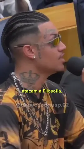 Os que dizem que “Sociologia, Filosofia, História, Ciências Humanas não servem pra nada” geralmente são os mesmos que reclamam de determinadas letras de músicas e acusam cantores de fazer apologia a isso ou aquilo. Não se trata de apologia. Essas pessoas apenas estão descrevendo a realidade delas, e se a realidade delas é problemática e falar dela incomoda, que se lute pra mudar essa realidade. E que se possibilite a elas o acesso ao conhecimento que a faça problematizar a sociedade e enxergar criticamente sua própria realidade, e não naturalizar ela. Por essas e outras, o ‘Novo’ Ensino Médio precisa ser revogado.
