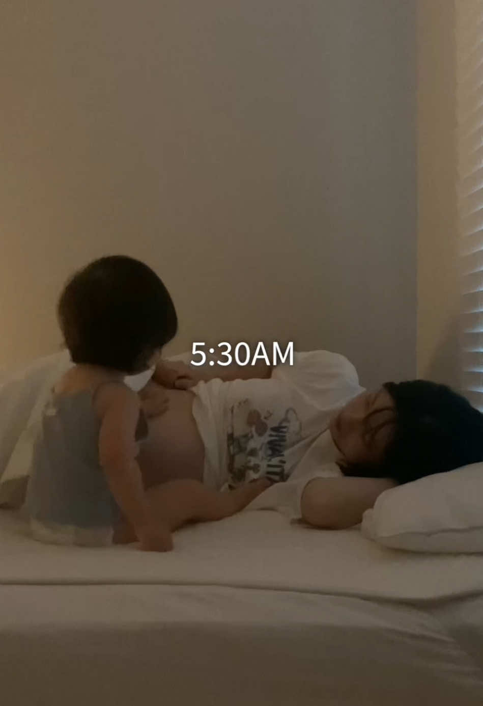 5am morning routine with my 20month old 👶🏻👩🏻🌥️ #morningroutine #baby #momlife #family #Vlog 