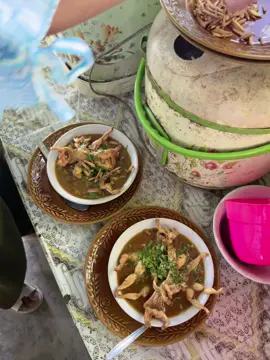 sudahh bukaa yaa,, readyy warung/rm swike pinggir lapangann yaa kakkk dengan menu+hargaa: swike kuah 30k swike ayam 25k goreng bawang 40k tongseng 45k oseng-oseng telur 50k/mangkok full pepes telur 5k/biji minuman: esteh 3k es jeruk 5k untuk lokasinyaa 📍di lapangan desa waru sono kec rembang kab rembang,.yaaa yang masih bingung/belum tau di mapss juga nyediainn kok, maps : swike pinggir lapangann. menerima pesanan siap antar di wilayah rembang kota yaaa. kalo tidak sempet waktu siang,malam juga readyy ya kak asall telfon duluu biar di siapinn,, untuk malam jam bebas yaa kak selagii mimin belum ngantukk,hehe yukk buruann mampirr di swike pinggir lapangan dengan nuansa makan di tempat yang nyaman,sejuk tentunyaa,, #swikepinggirlapangan #swike #swikekodok #4u #fypage #fyp 