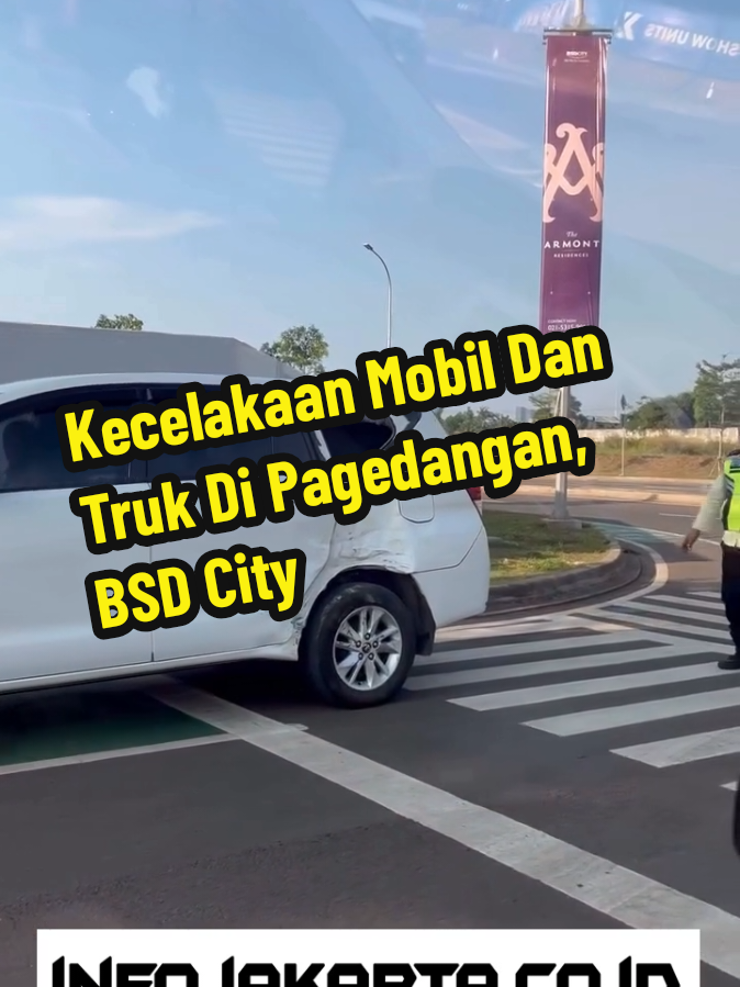 Kamis sore, 4 September 2025, dilaporkan terjadi kecelakaan mobil dan truk di perempatan Eastvara Mall, Pagedangan, BSD City. Mohon berhati-hati dalam berkendara. #eastvaramall #pagedangan #bsdcity #tangerang  ----- Ikuti akun kami untuk update informasi terkini Jakarta dan sekitarnya ----- 📹 : ig via dinafalfal23