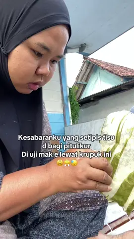 Toloong 😩😩😩 #iburumahtangga #fyphariini #pembuatankrupuk #tiktokindonesia 