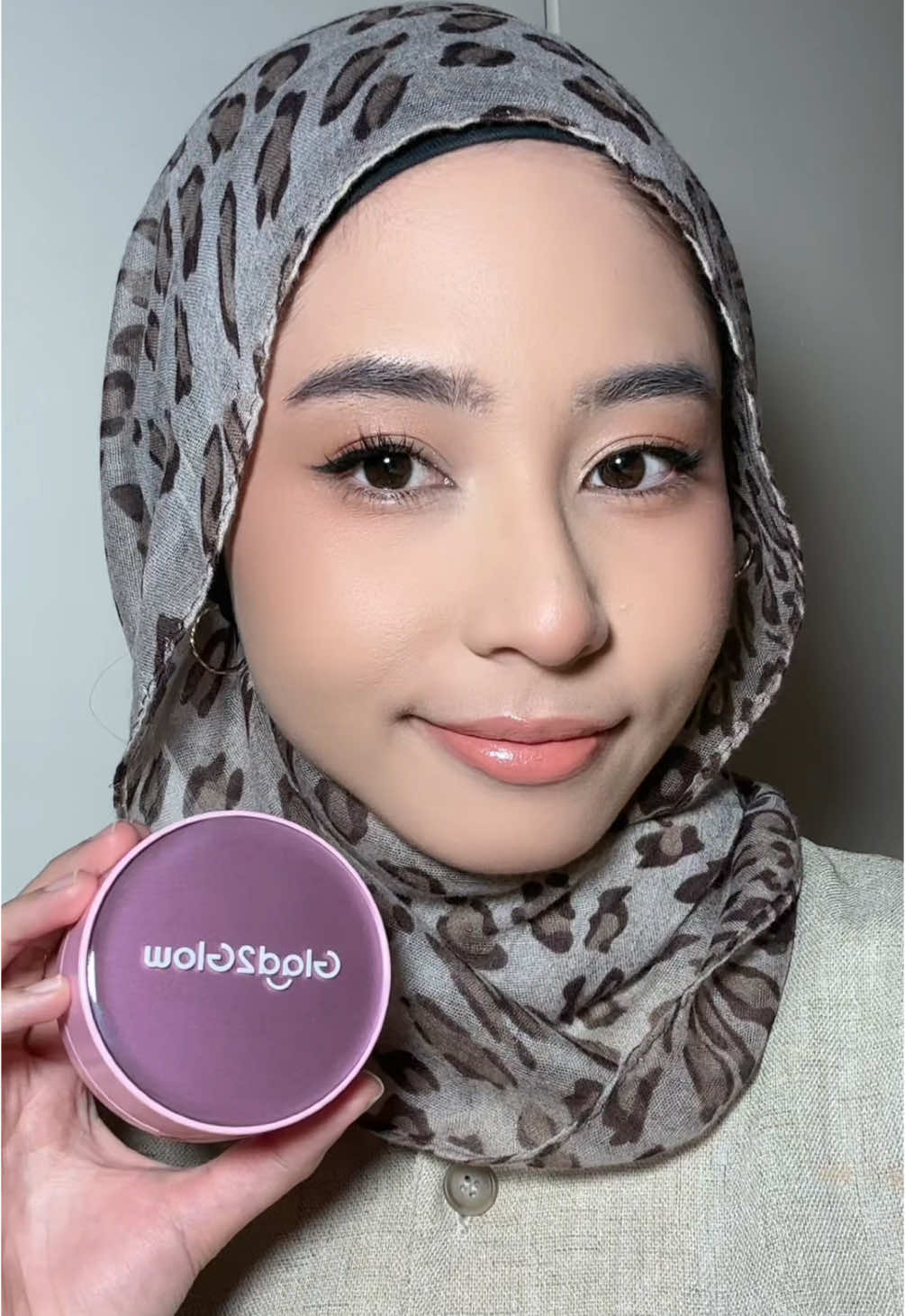Swimming on first date? 😳 No problem! Waterproof and sweatproof makeup base with G2G 2IN1 Cushion Powder 🙌🏻💯 #cushionpowder #powder 