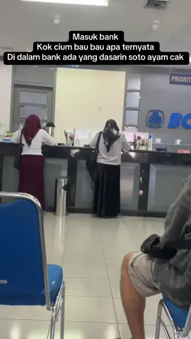 Baru kali ini makan di dalam bank 😝😝😝#bca #bankbca 
