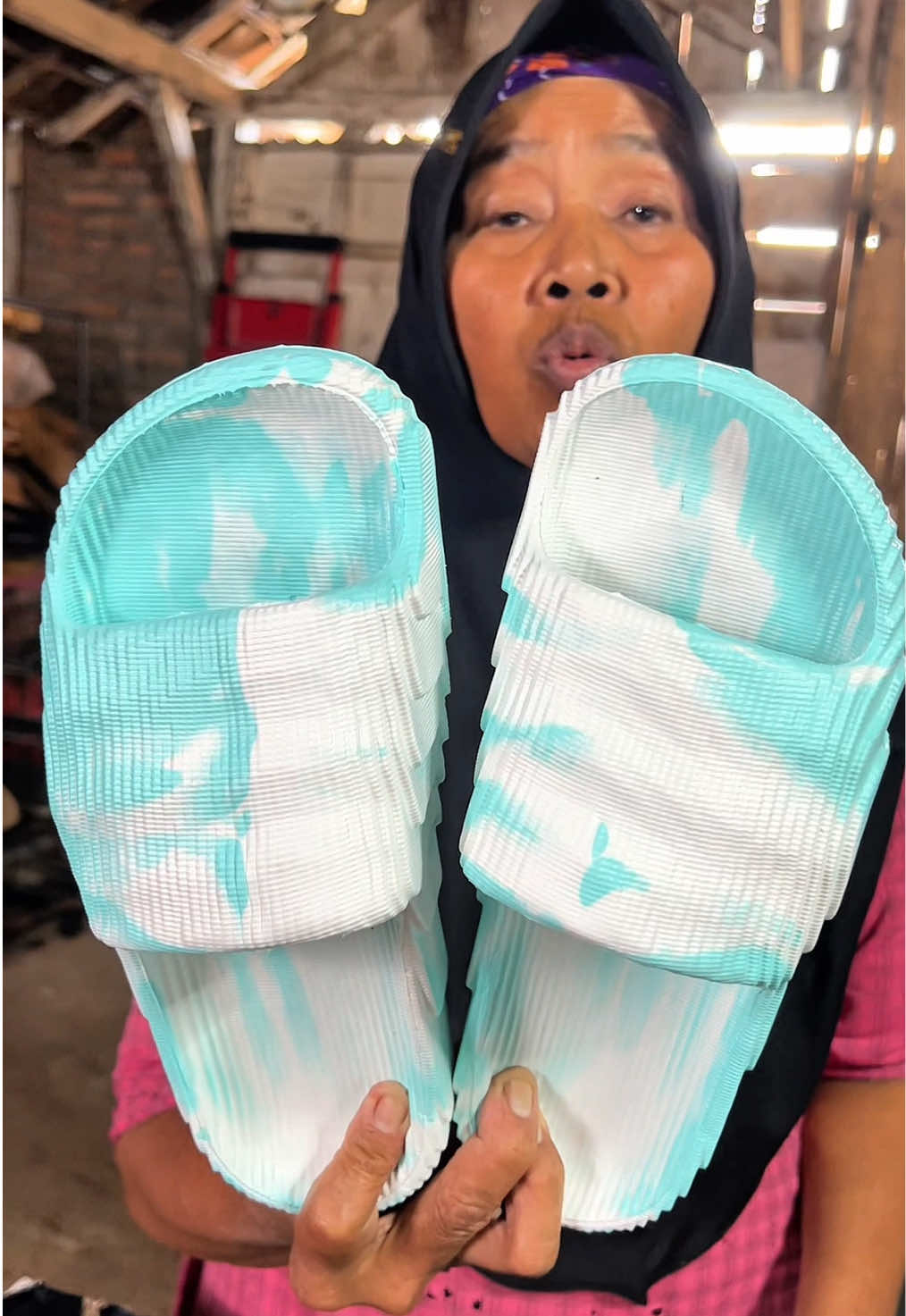 Sendal selop pria wanita harganya murah bgt gak nympe 30ribuan, yg mau juga buruan cek keranjang kuning sekarang juga #sendalselop #sendalselopmurah #sendalmurah #wibgajian #cuantanpabatas 