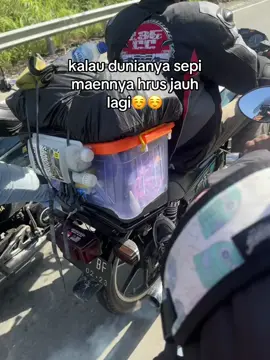 “Bukan soal cepat atau lambat, tapi soal kebersamaan di setiap kilometer jalan. 🤝”#fyp #touringindonesia #rxkingindonesia #rxking135cc #rxkingnusantara 