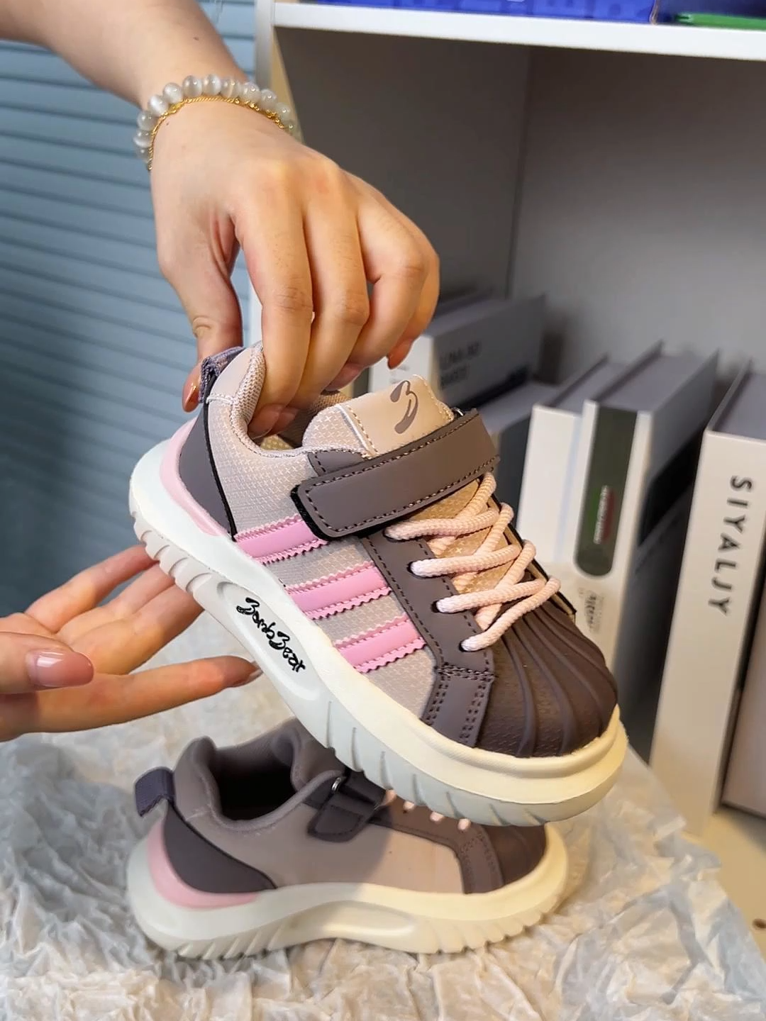 🏆 Jadi pusat perhatian? Sepatu ini jawabannya!#ootdanak #sepatuanaklaki #sepatuanak #sepatuootd #fashionanak #shoeskids #sepatucowocewe #shoesrecommendation #sepatuunisex #sepatuimport #ootdfashion #sepatuanakhits #outfitinspiration #babyfashion #cekoutsekarang #fashiontiktok #anaksekolah #kidsootd #sepatukeren #shoes #promoguncang99 #gajiansale #promogajiansale