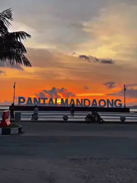sanset di sore hari🌅☀️#masukberanda #bacanhalmaheraselatan #sorotantiktok 