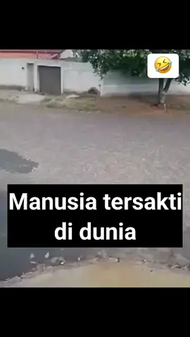 MANUSIA SAKTI😆😆#tiktokviral #videoviral #penampakannyata #lucu_ngakak #mauketawatapitakutdosah🤣😅 