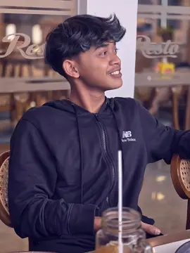 yaps laki² yang sering biat fens²nya bahagia sekarang mau mondok, mas riko kamu beneran mau mondok😞 yahh gk ada lagi dh yang ngucapin kata 