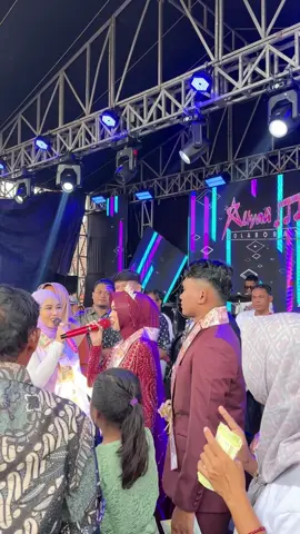 Penganten kaulane nanggap Orkes Pink terus duet bareng mba Siti Aliyah jeh masyaAllah 😍 #sitialiyah #orkespink #aliyahmusiccolaboration #tarling_indramayu_cirebon #fyp 
