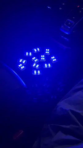 Ogni colore è una splendida luce LED ambientale! Davvero carina! La modalità stroboscopica può essere usata per ballare in macchina!#car #led #carlights #ledlights #lights 