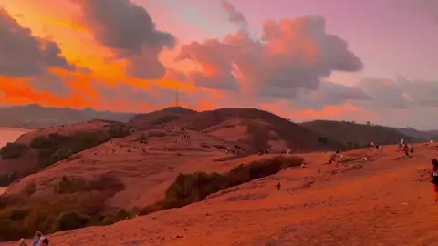 bukit merese 🌅 . . . . . . . . . . #sunset #bukitmerese #traveling #lombok #lomboktiktok 