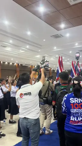 เมื่อท่านแม่ทัพภาคที่ 2 มาที่โรงเรียนสุรนารีวิทยา ลุงกุ้งใจดีมากๆ ค่ะ #แม่ทัพภาคที่2 #สุรนารีวิทยา #srn 