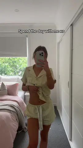 Spend the day with me!! #foryou #contentcreator #viral @Studio Brielle 